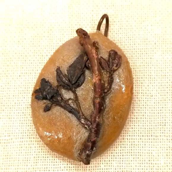 🍁2/30🍁Vntg Artisan handcrafted Natural Statement pendant Handmade lightweight - Picture 2 of 15